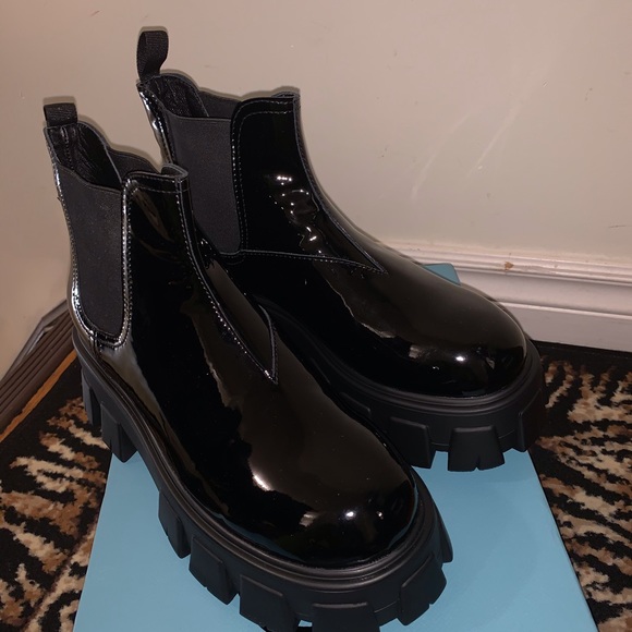 *SOLD* Lug Chelsea boot - Picture 6 of 6